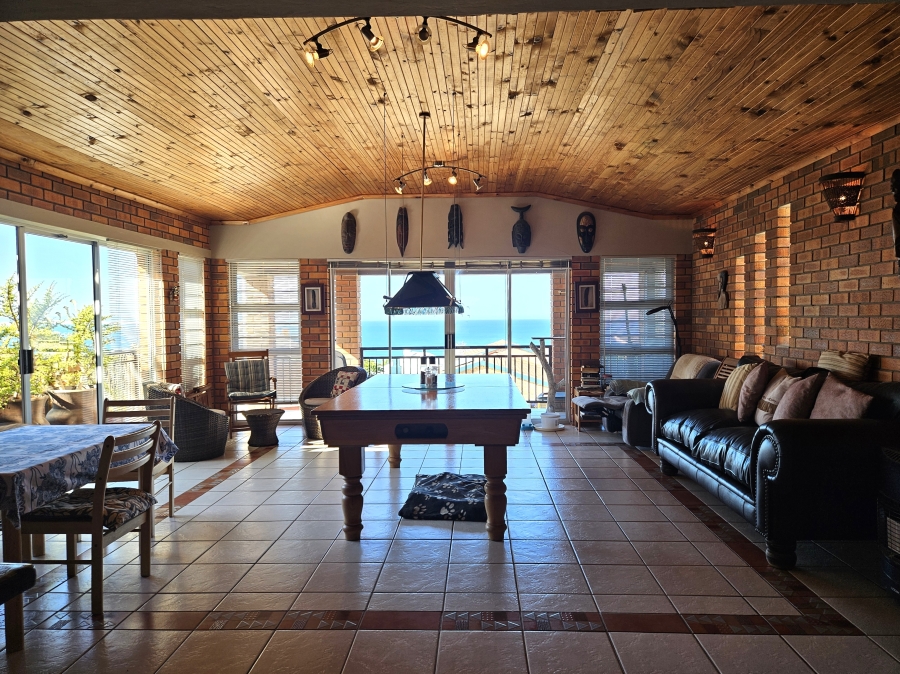 4 Bedroom Property for Sale in Wavecrest Eastern Cape